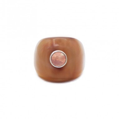 Bague en corne claire - pierre 6 mm...