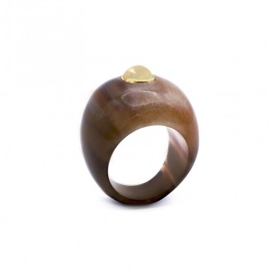Bague en corne claire - pierre 6 mm...