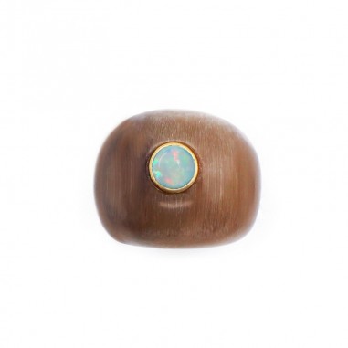 Ring L in light horn set in gold...