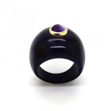Bague en corne foncée - pierre 6 mm...