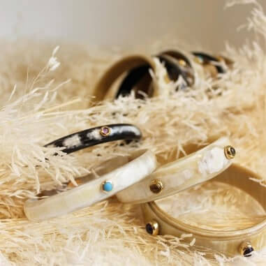 Jonc en corne claire 10mm serti...