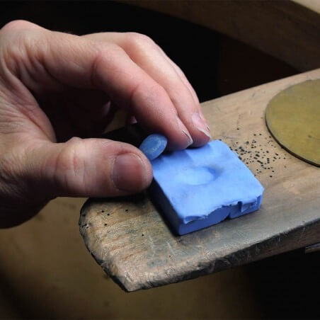 Photo de la cire de l'empreinte bébé lors de l'atelier bijou empreinte bébé.