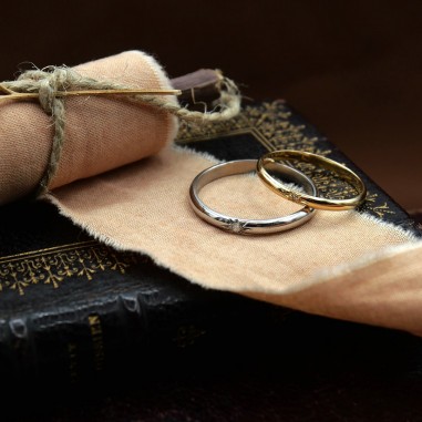 Gold star wedding band - Maïa