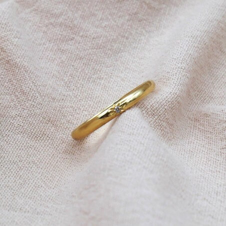 Alliance étoile or jaune 2mm sur fond tissu