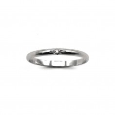 Alliance étoile largeur 2,5 mm en or blanc 18k sur fond blanc vue de dessus.
