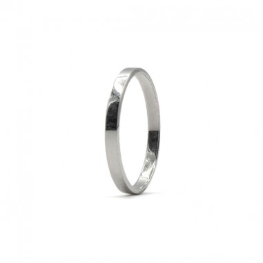 Photo sur fond blanc alliance ruban or blanc modèle Atlas largeur 2mm vue de 3/4.