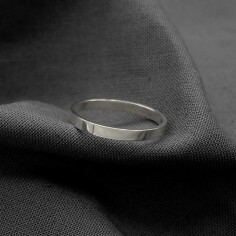 Photo sur fond blanc alliance ruban or blanc largeur 2mm vue de dessus. 2