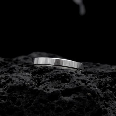 Atlas ribbon wedding band - M