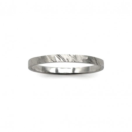 Photo sur fond blanc alliance ruban or blanc modèle Encelade largeur 2 mm vue de dessus.