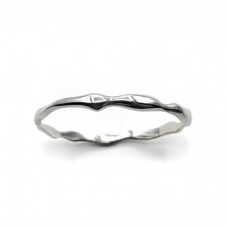 Photo sur fond blanc du jonc en argent modèle Halo M vue de dessus.