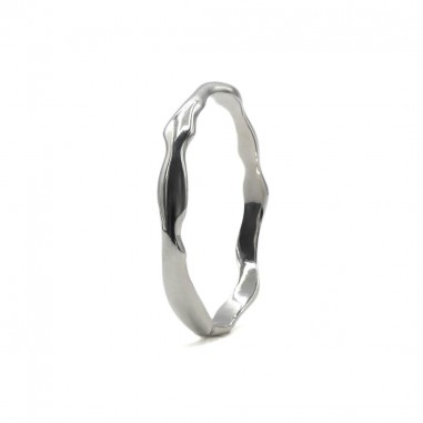 Photo sur fond blanc du jonc en argent modèle Halo L vue de trois quart.