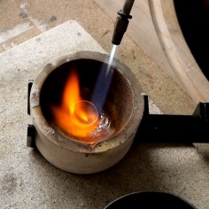 Photo de l'atelier créer sa bague de divorce, fonte de l'alliance.