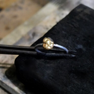 Photo de la bague de divorce terminée lors de l'atelier créer sa bague de divorce.