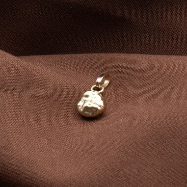 Photo du pendentif pépite créée lors de l'atelier créer sa bague de divorce.