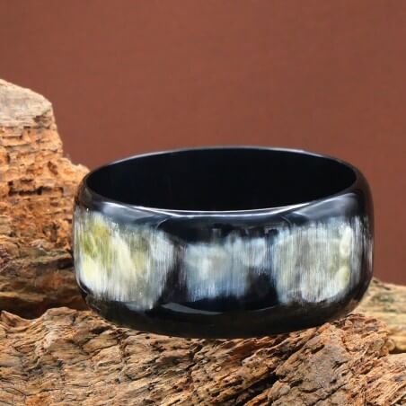 Photo mood fond bois du jonc en corne foncée 30 mm.