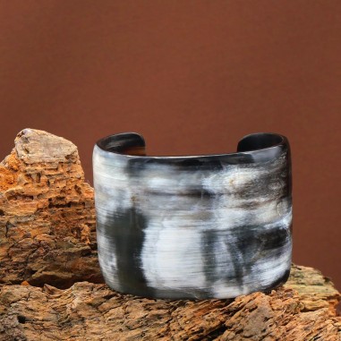 Classic wide horn cuff