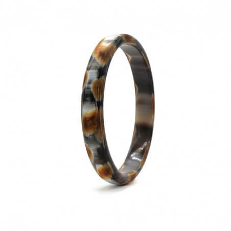 Photo sur fond blanc du jonc en corne tachetée couleur foncée 15 mm vue trois quart.