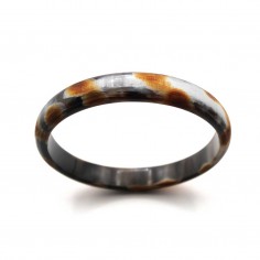 Photo sur fond blanc du jonc en corne tachetée foncée 15 mm vue plongeante.