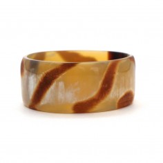 Photo sur fond blanc du jonc en corne tachetée claire 30 mm vue devant.