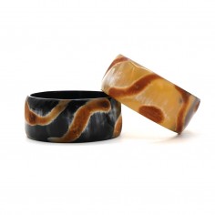 Photo sur fond blanc du jonc en corne tachetée claire 30 mm vue devant. 2