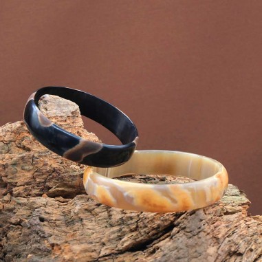 15mm "Unknown Lands" horn bangle