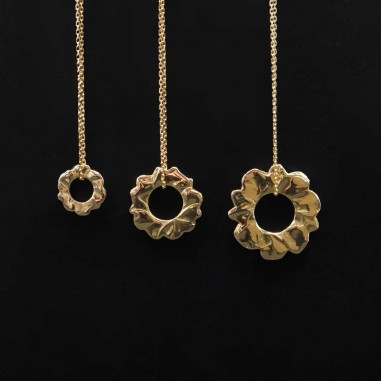 18-karat yellow gold sun pendant