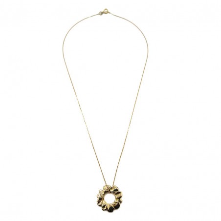 Photo sur fond blanc du pendentif soleil or vue de dessus.