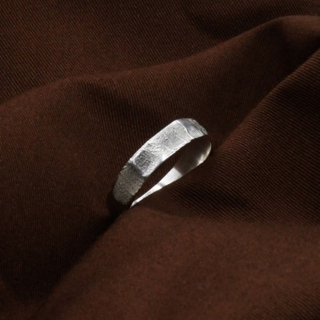 Photo de l'alliance en argent réalisée lors de l'atelier créer son alliance empreinte digitale.