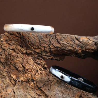 Jonc en corne claire 10mm serti...