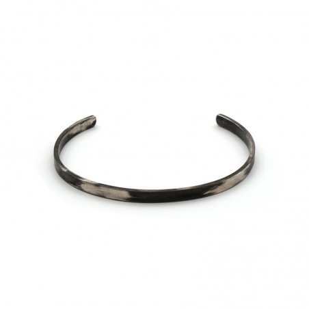 Photo sur fond blanc manchette en argent homme finition vieillie vue de devant.