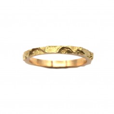 Photo sur fond blanc de l’alliance originale or jaune modèle A 76 vue de dessus.