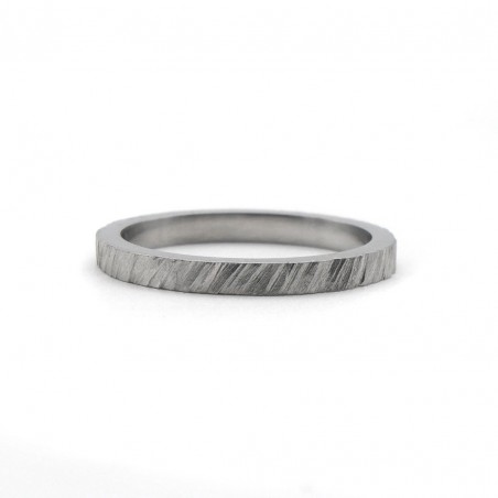 Photo sur fond blanc de l’alliance platine homme modèle Tungstène vue de dessus.