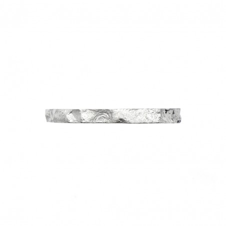 Photo sur fond blanc de l’alliance platine homme modèle A76 vue de haut.