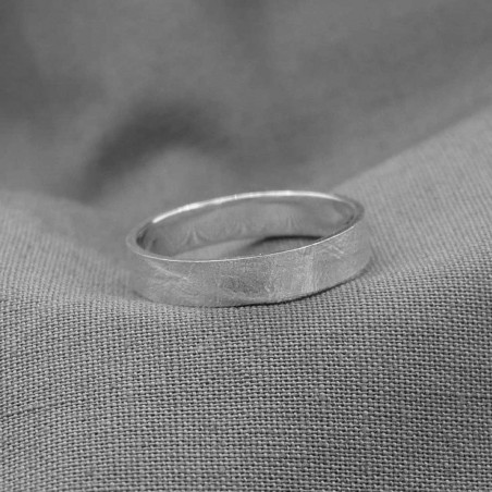 Photo mood sur tissu gris de l’alliance ruban Elya modèle L.