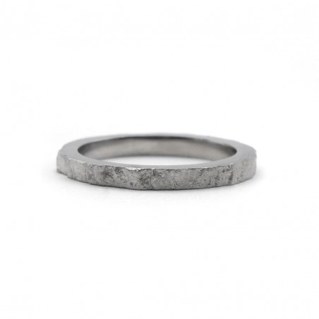 Photo sur fond blanc de l’alliance platine originale modèle Hypérion vue de devant.