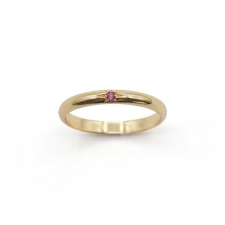 Photo sur fond blanc de l’alliance saphir rose modèle Maïa vue de dessus.