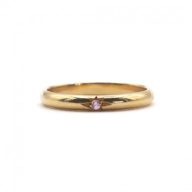 Photo sur fond blanc de l’alliance saphir rose clair modèle Maïa vue de devant.