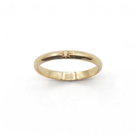 Photo sur fond blanc de l’alliance saphir jaune modèle Maïa vue de dessus.