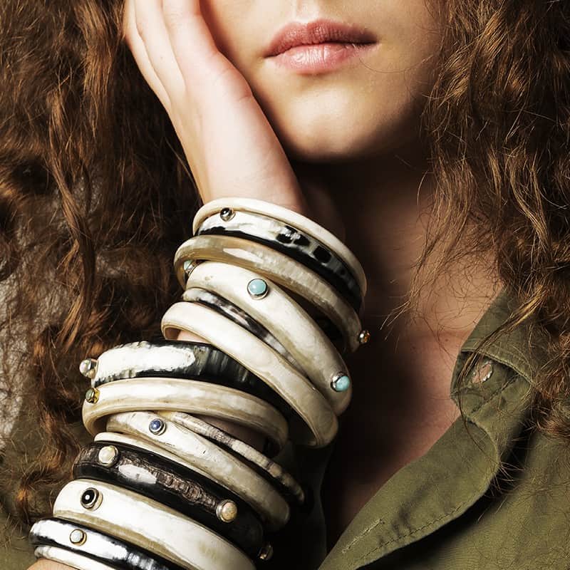 Bracelet dark horn 15mm set in gold...