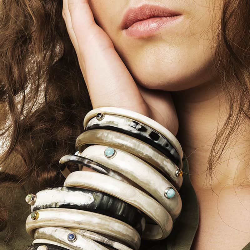 Bangle in clear horn 15mm set in...