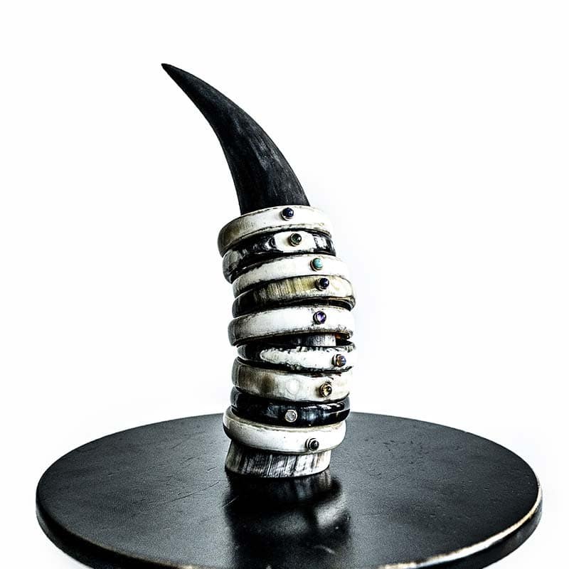 Bracelet dark horn 15mm set in gold...