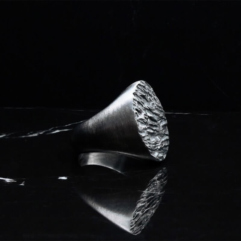 Hyper-IO-S signet ring