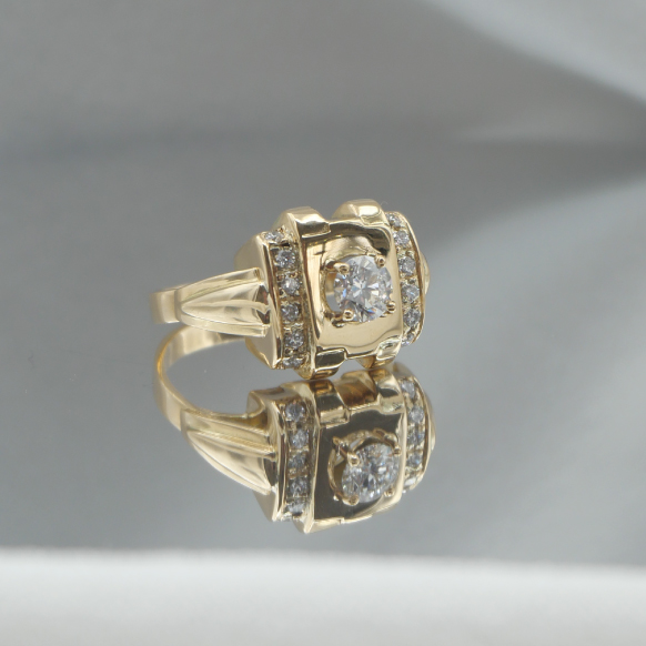 Photo d'une bague art d&eacute;co, cr&eacute;ation de bijoux sur mesure lille.