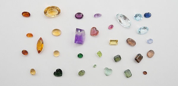 Le guide pour tout connaître des pierres de naissance